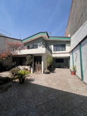 Casa en San Lorenzo Xicoténcatl, Iztapalapa.