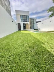 Casa en Las Fincas, Jiutepec.